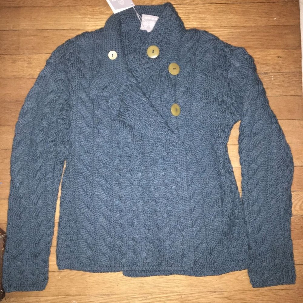Aran Woollen Mills 3 Button Cardigan super soft Merino Wool Cable Knit Sweater
